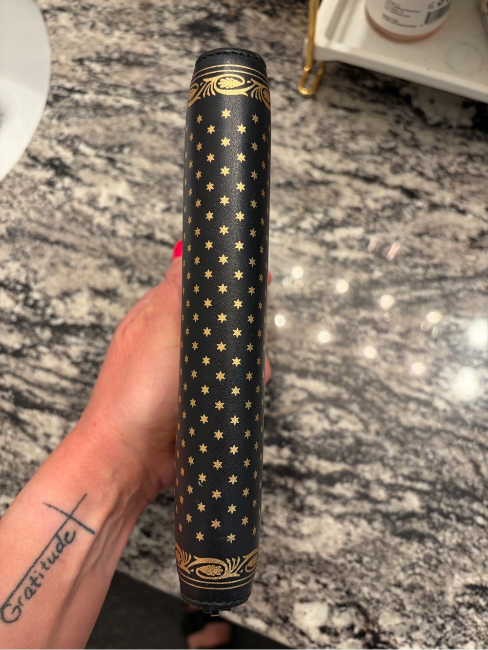 Gucci Black Wallet with Gold 'GUCCY' Logo - Picture 4 of 6